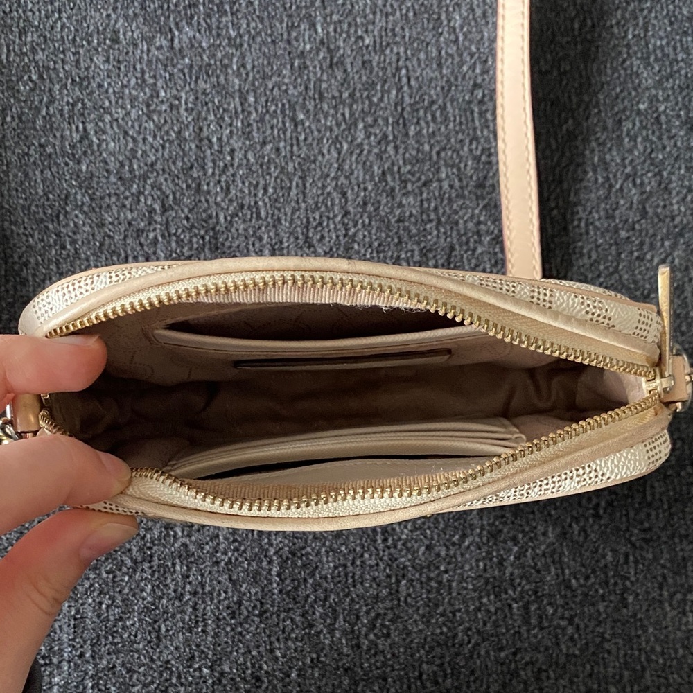 Michael Kors Beige Crossbody Bag - Picture 2 of 5